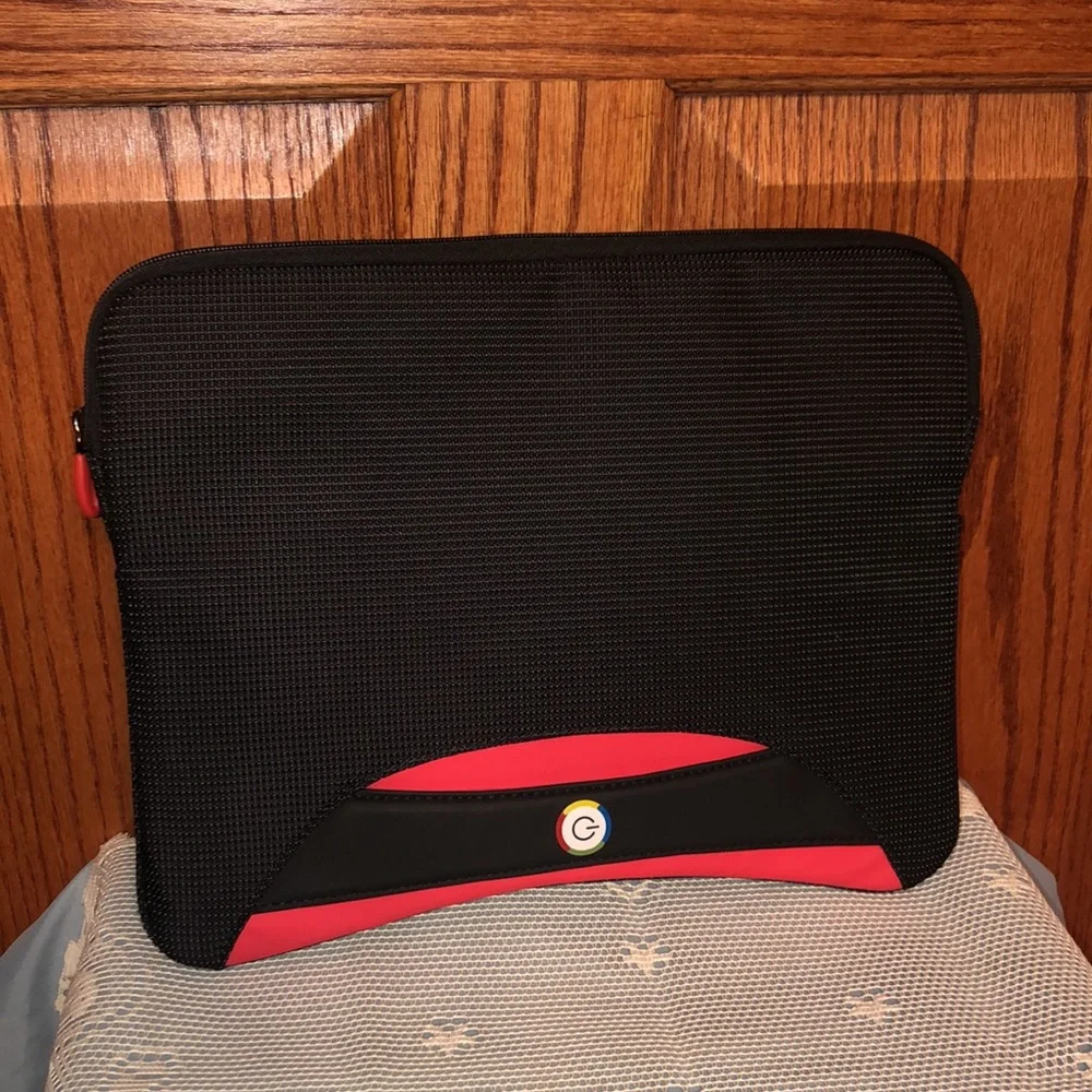 NEW LISTING! Laptop Case